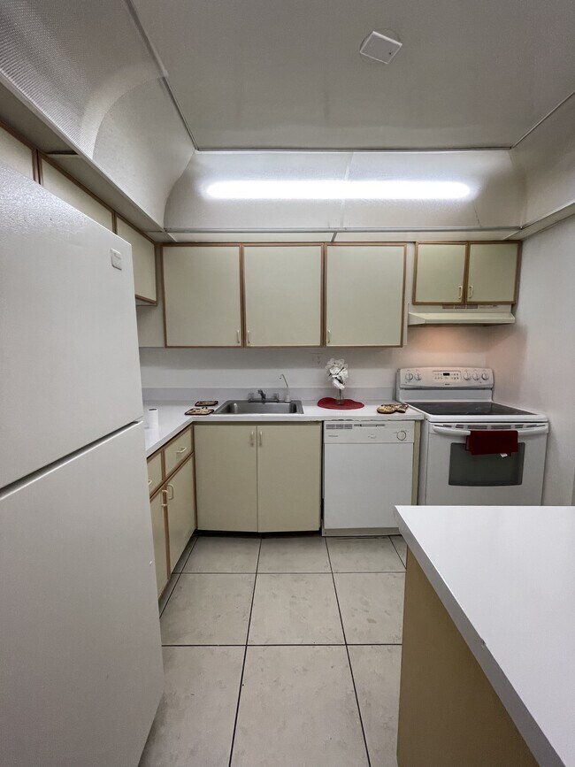 Building Photo - 8000 S Colony Cir