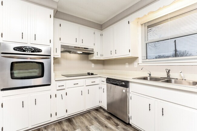 Foto del edificio - Amazing 3 Bedroom in Great Location