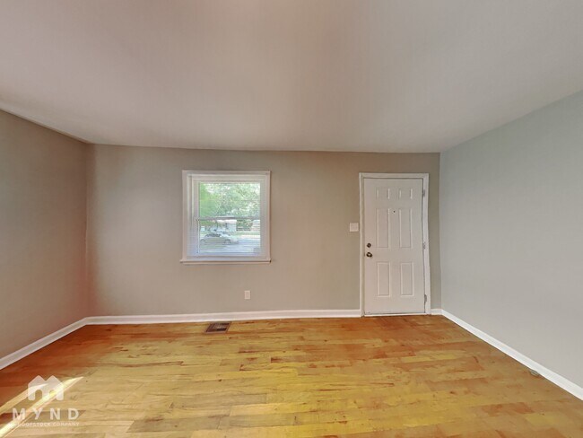 Building Photo - 2400 Longleaf Dr