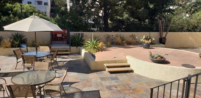 Outside common area - 10982 Roebling Ave