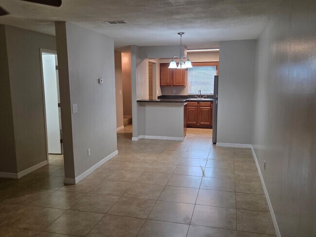 Foto del edificio - 2434 John Young Pkwy