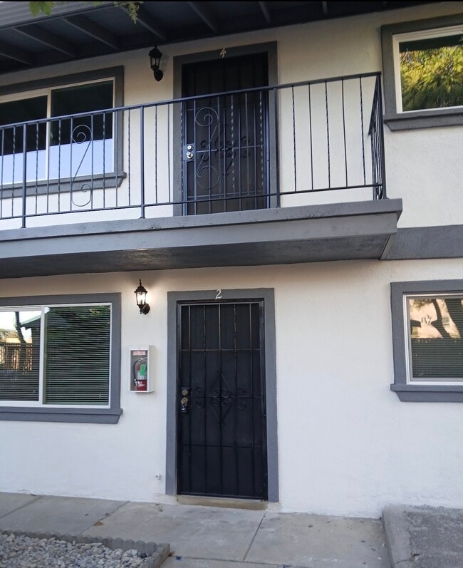 Building Photo - 814 2nd St