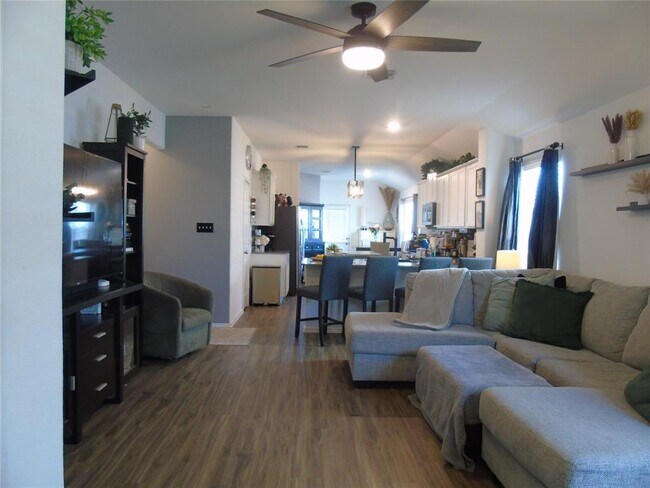 Foto del edificio - 308 Majestic Cedar Ct