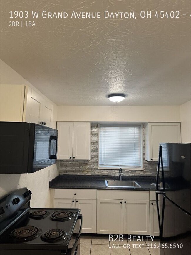 Building Photo - 1903 W Grand Ave