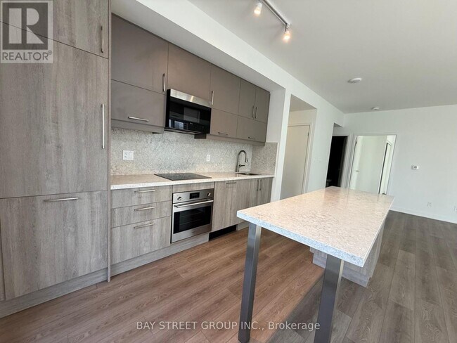 Building Photo - 38 Simcoe Promenade