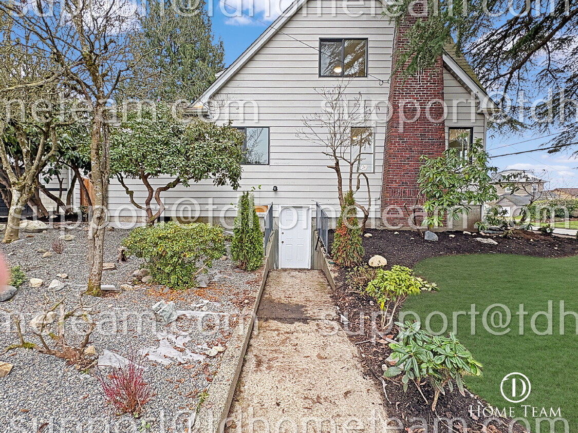 Primary Photo - "Charming 2-Bed, 1-Bath Retreat in Heart o...