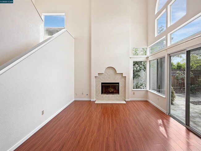 Foto del edificio - 1033 Lakeridge Pl