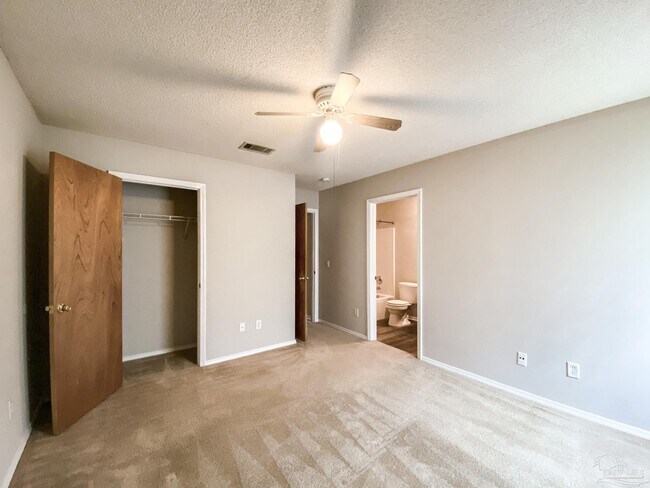 Building Photo - 504 Wood Crest Way