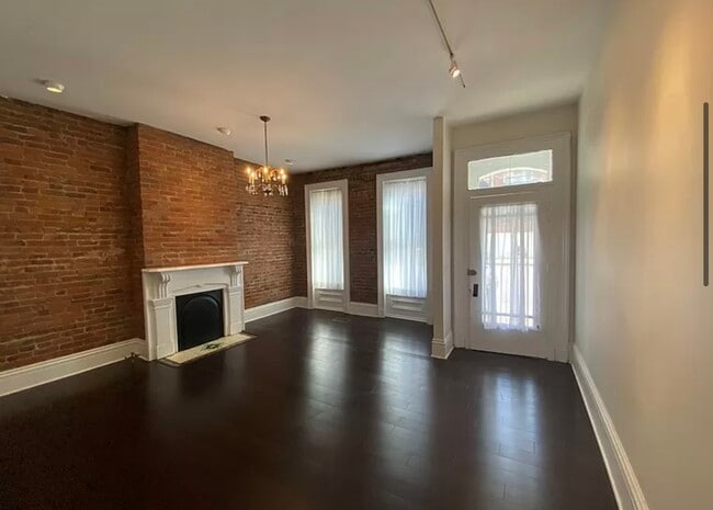 Living room - 625 Main St