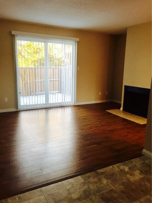 Photo du bâtiment - 2 Bed 1 Bath Unit in Edmonton, AB