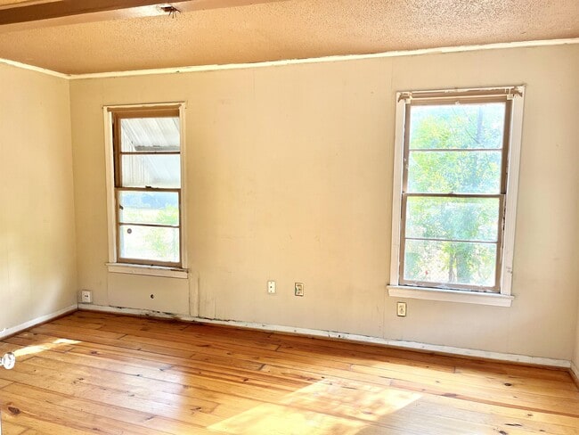 Building Photo - 5967 Byron Ave