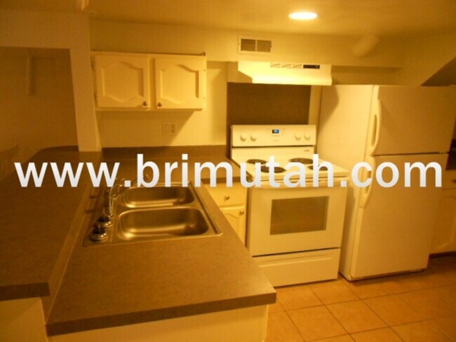 Building Photo - 2 S 1100 E