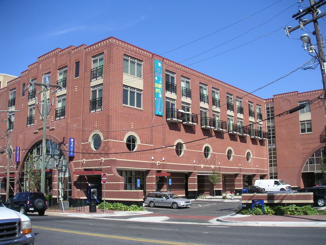 Foto del edificio - 402 W Broad St