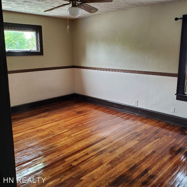 Building Photo - 3 br, 1.5 bath House - 290 MARSEILLES AVE