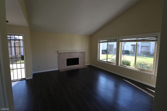 Building Photo - 2 br, 1 bath Condo - 762 Picador Boulevard