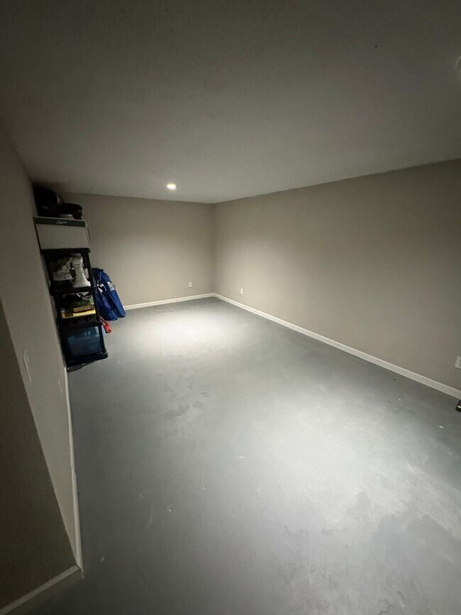 Foto del edificio - 3 Bed 1 Bath Updated Single Family home