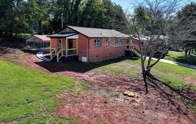 Foto del edificio - Stunningly Renovated 3BD/1BA Single Family...