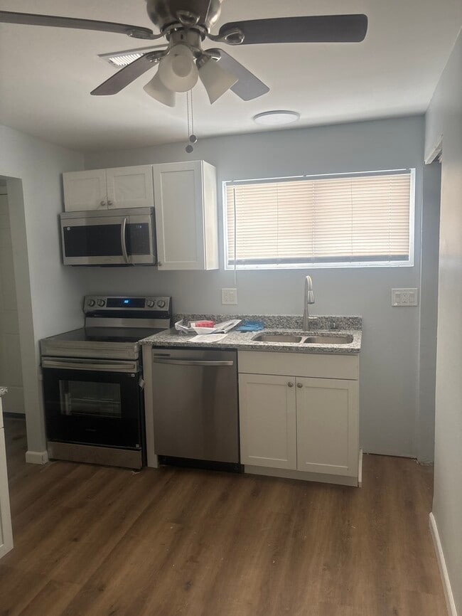 Foto del edificio - 4 bedroom 1 bath market rent and section 8