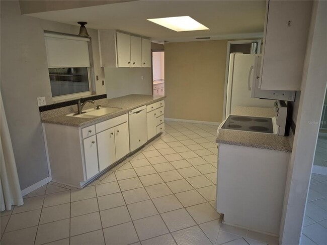 Building Photo - 9802 Riverview Dr