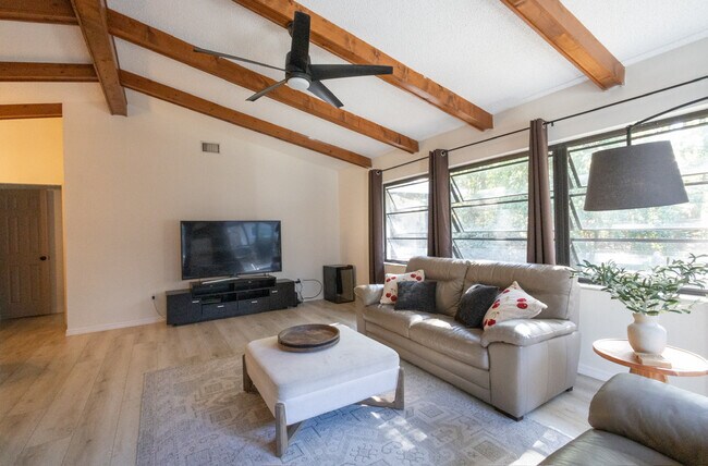 Foto del edificio - 19 Hollyhock Ct