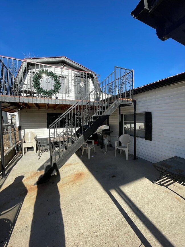 Building Photo - Charming 2-bedroom Home Available August!!