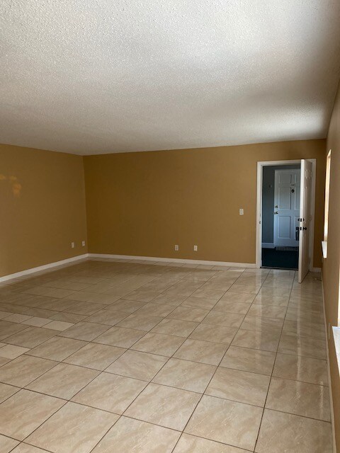 Building Photo - 9134 Tudor Dr