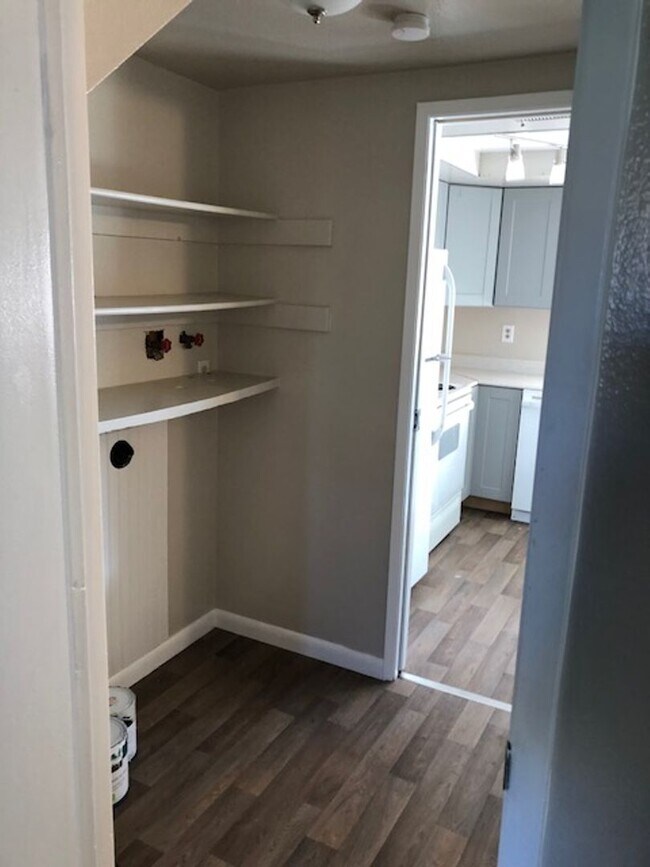 Building Photo - Newly Remodeled 4 bedroom 2.5 bathroom Tow...