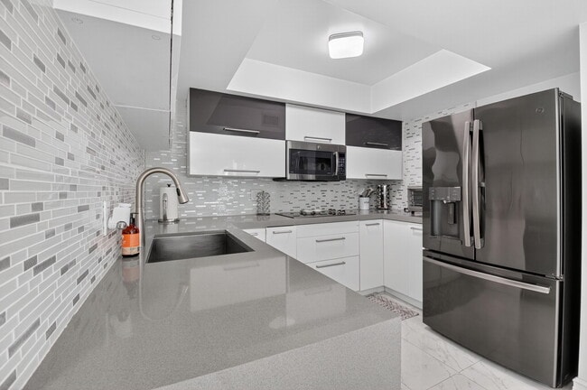 Foto del edificio - 4310 Village Dr