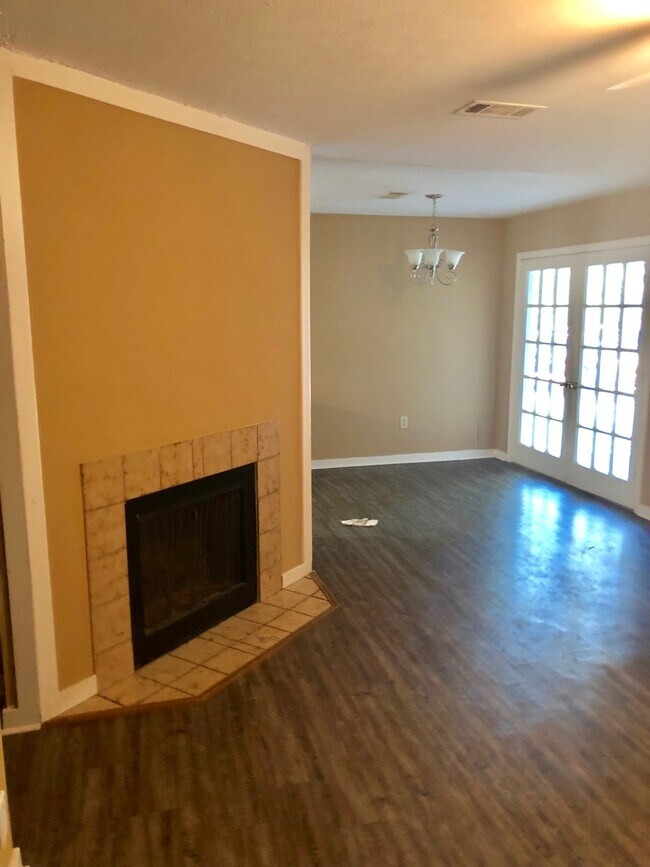 Building Photo - 111 Fairfax Cir