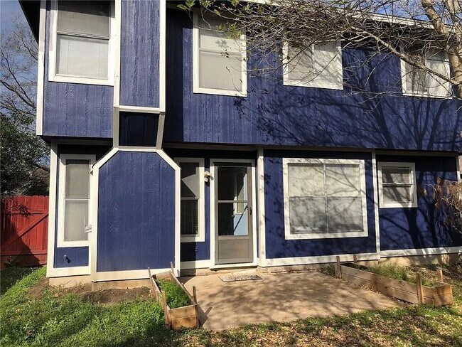 Foto del edificio - 8605 Cretys Cove