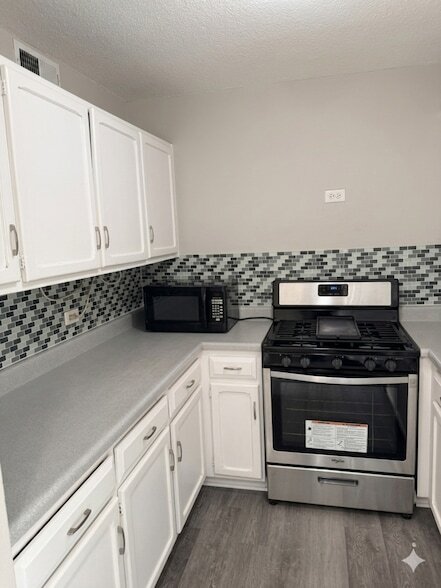 Foto del edificio - 2211 S Stewart Ave