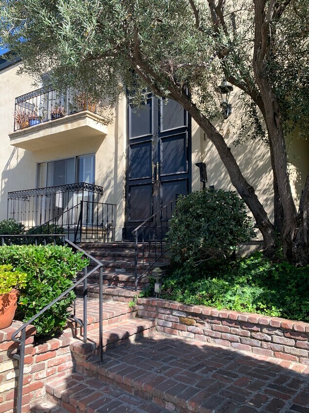 Primary Photo - 10634 Holman Ave