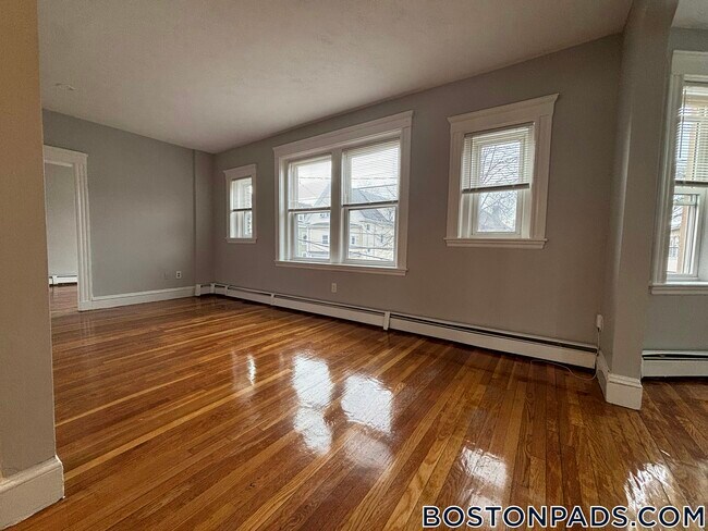 Building Photo - 44 Estes St