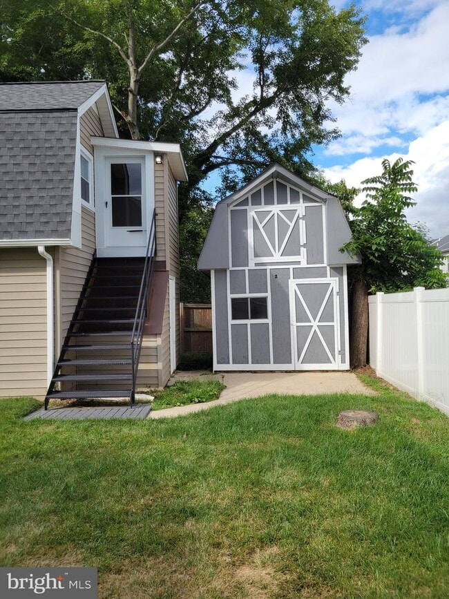 Building Photo - 9141 Old Scaggsville Rd