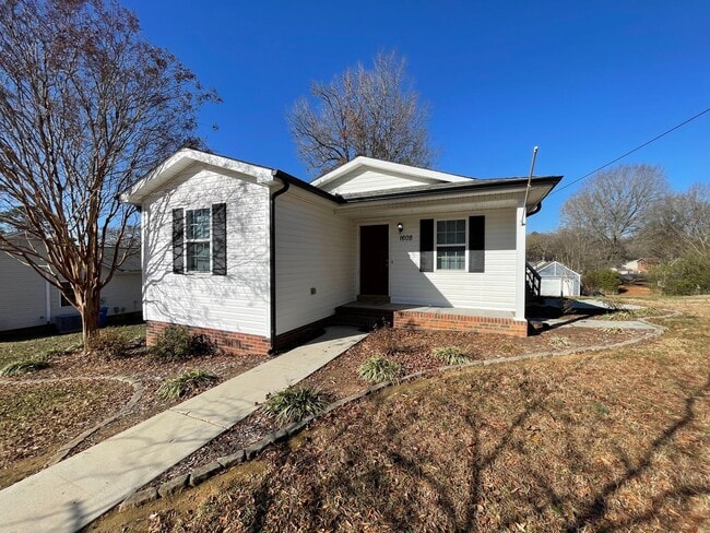 Foto del edificio - 2 Bedroom/2 Bath Home in Albemarle