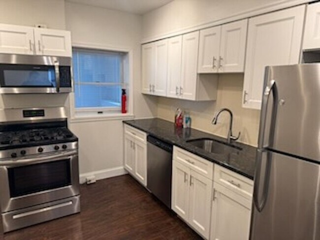 Foto del edificio - Great updated 3 Bedroom Row home in Manayunk for rent $2,200/month