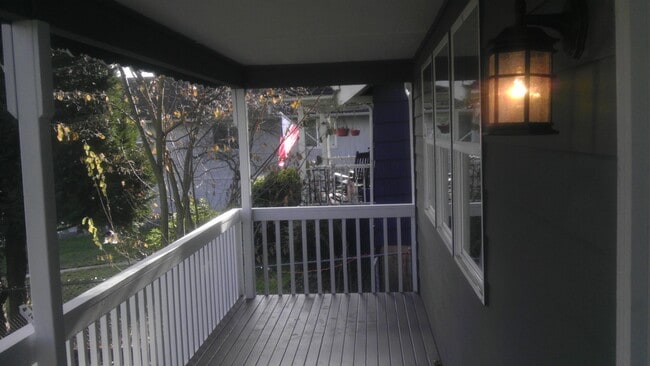 Building Photo - 2116 E Grand Ave