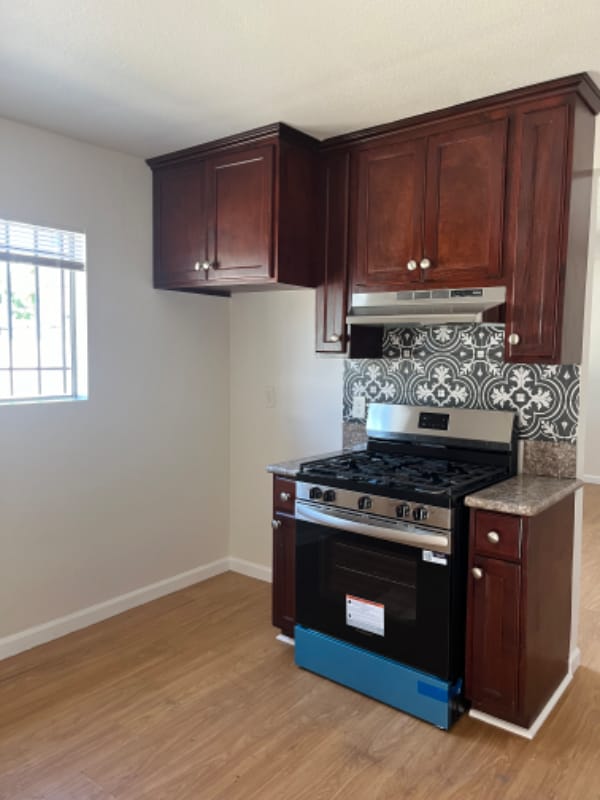 Building Photo - 524 W 81st St