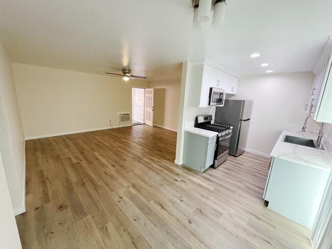 Building Photo - 13391 El Prado Ave