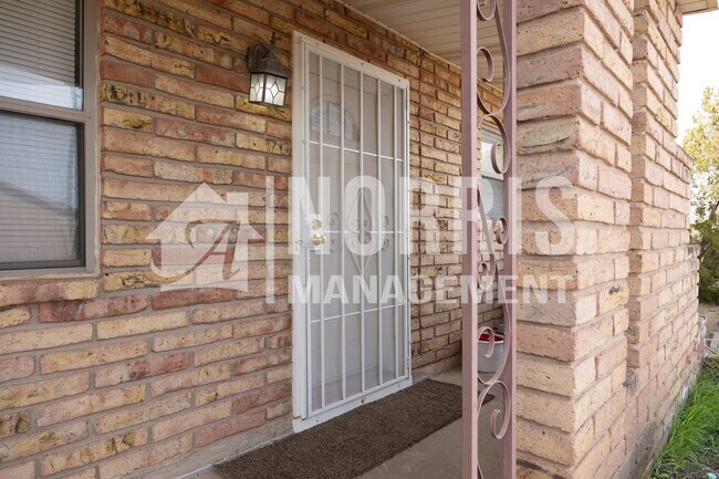 Foto del edificio - NO HOA, Brick Home and Located in Arizona ...