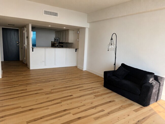 Foto del edificio - 14 Lockwood Dr