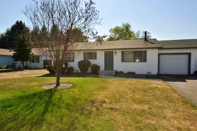 Building Photo - 3 bed 2 bath rancher duplex close to Hayden Lake