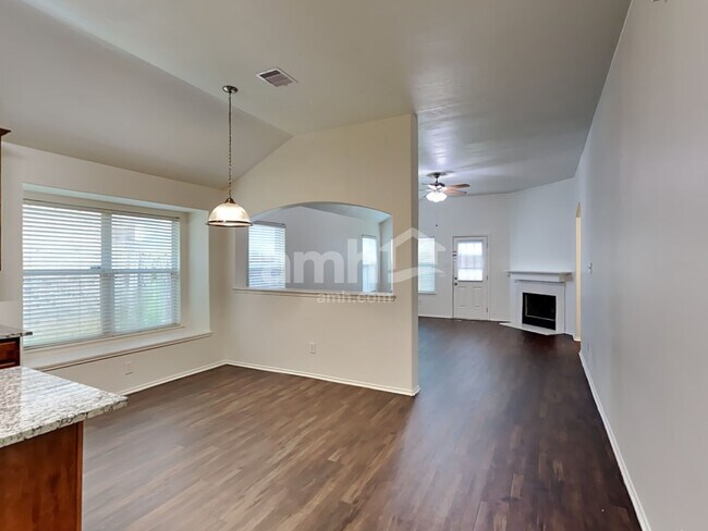 Foto del edificio - 7702 Summerdale Drive