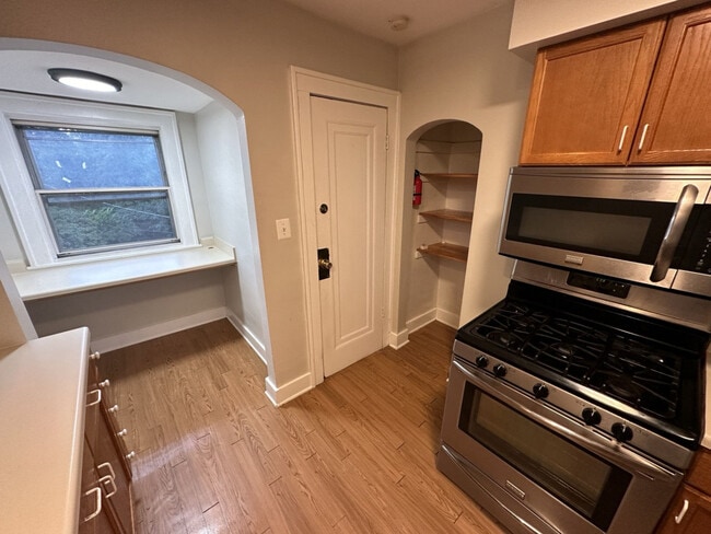 Kitchen rear entry - 260 Spencer St