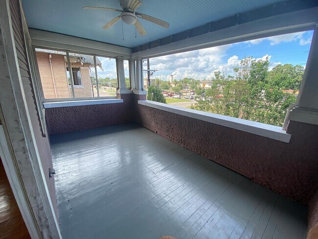 Balcony Porch - 8008 S Claiborne Ave
