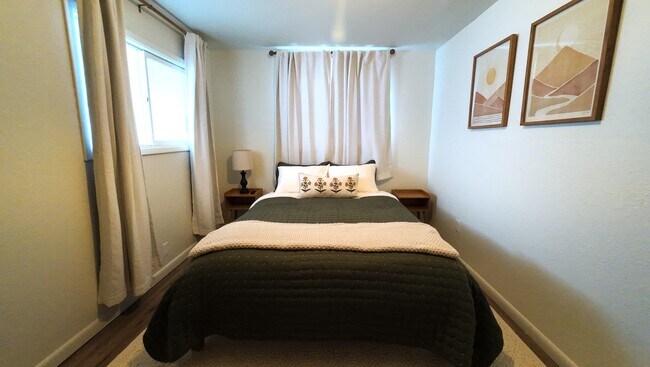 Building Photo - 304 W Pine St