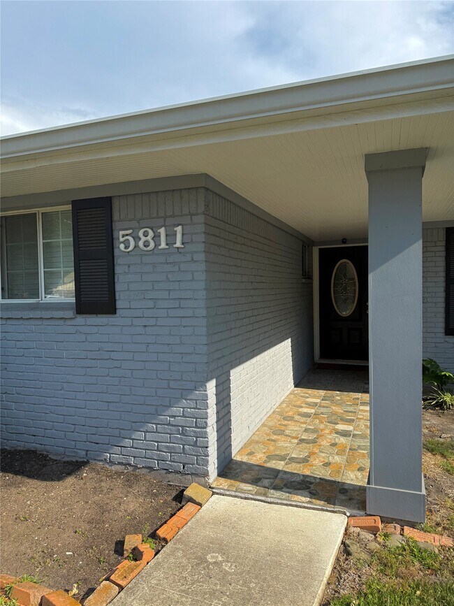 Foto del edificio - 5811 McKnight St