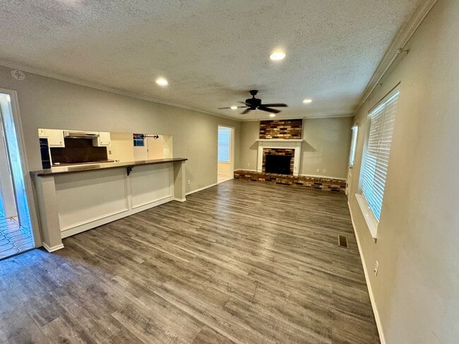 Foto del edificio - 3 bed 2 bath house with garage
