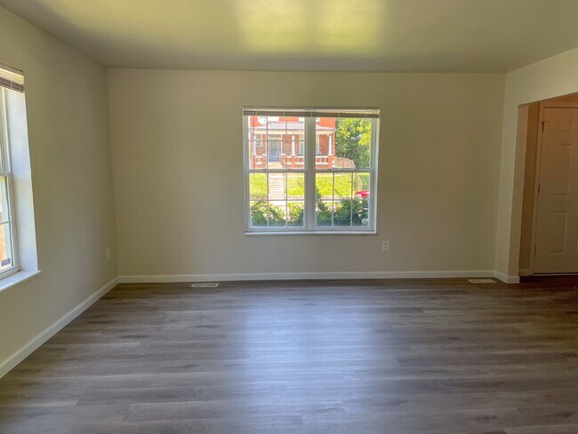 Building Photo - Fully renovated home in Vandeventer