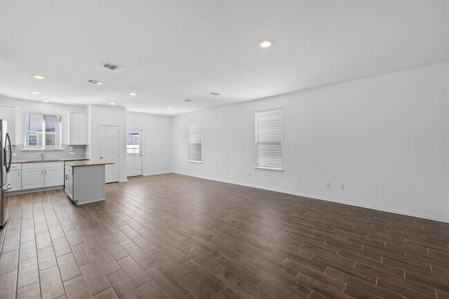Building Photo - 1605 Holly Lk Dr
